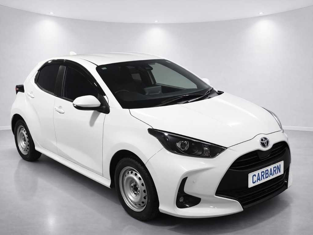2023 Toyota YARIS 37,000 km 2023 Toyota YARIS 37,000 km