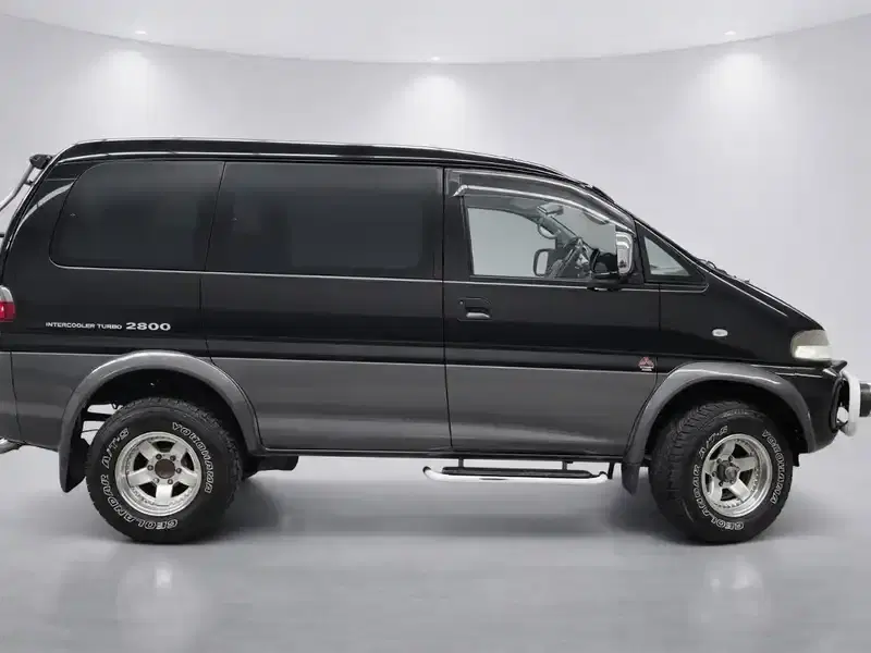 6 - MITSUBISHI Delica 6 - MITSUBISHI Delica