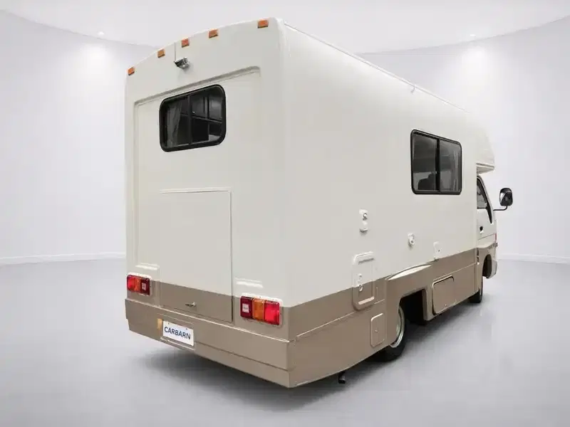 4 - TOYOTA Hiace 4 - TOYOTA Hiace