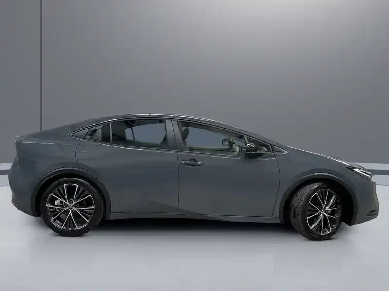 6 - TOYOTA Prius 6 - TOYOTA Prius