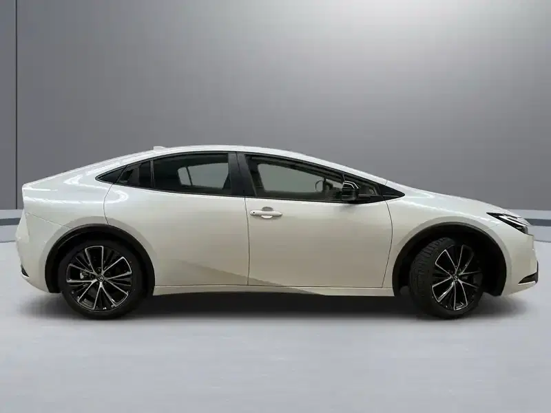 6 - TOYOTA Prius 6 - TOYOTA Prius