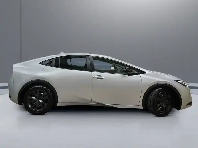 6 - TOYOTA Prius 6 - TOYOTA Prius