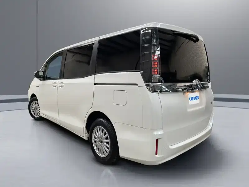 3 - TOYOTA Voxy 3 - TOYOTA Voxy