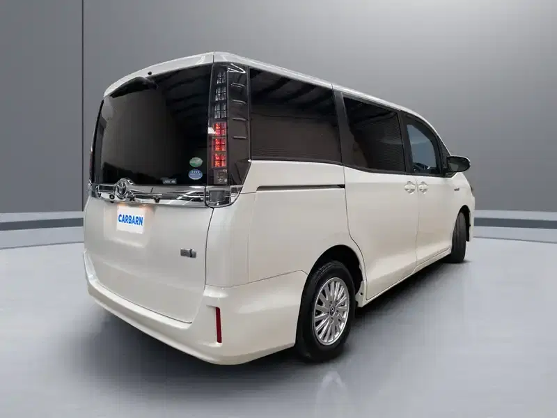5 - TOYOTA Voxy 5 - TOYOTA Voxy
