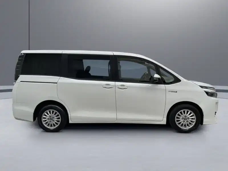 6 - TOYOTA Voxy 6 - TOYOTA Voxy