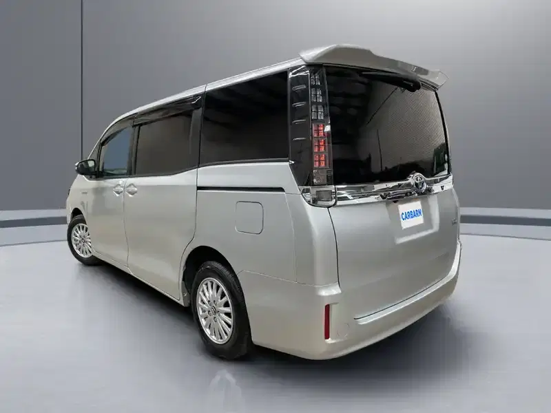 3 - TOYOTA Voxy 3 - TOYOTA Voxy