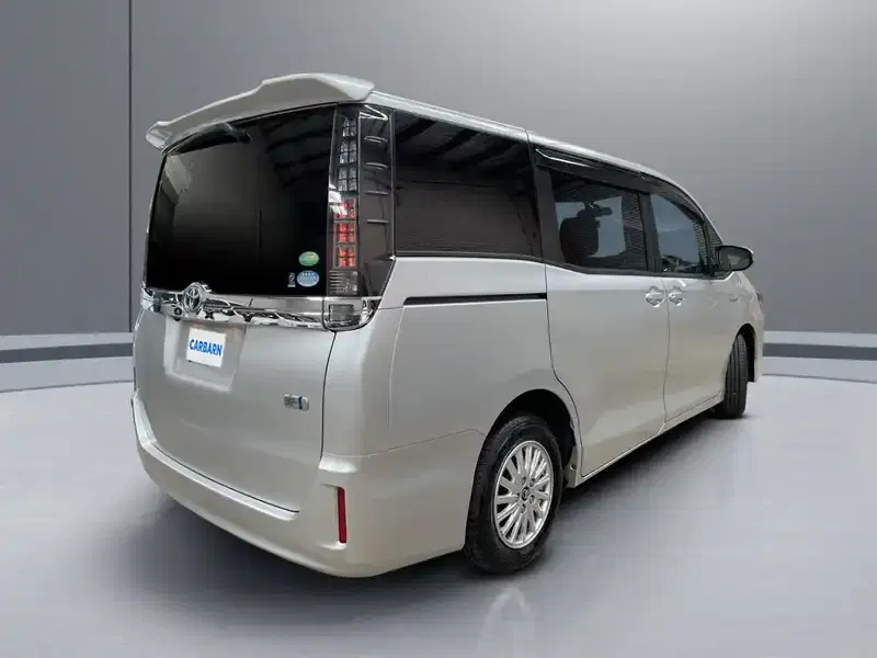 5 - TOYOTA Voxy 5 - TOYOTA Voxy