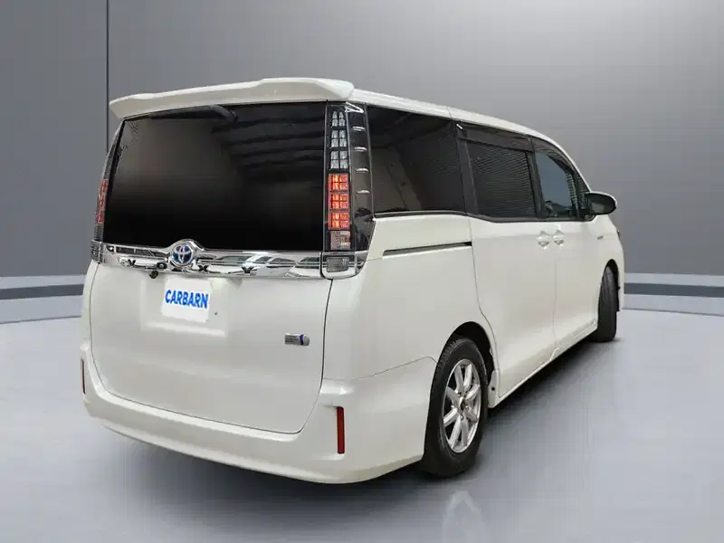 5 - TOYOTA Voxy 5 - TOYOTA Voxy