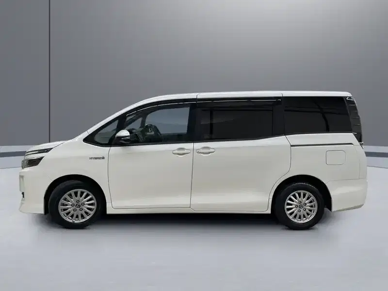 2 - TOYOTA Voxy 2 - TOYOTA Voxy