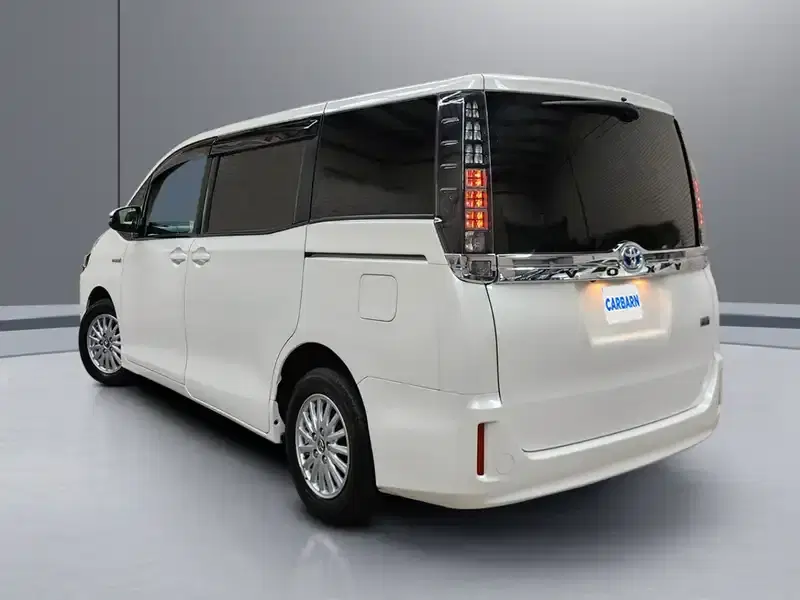 3 - TOYOTA Voxy 3 - TOYOTA Voxy