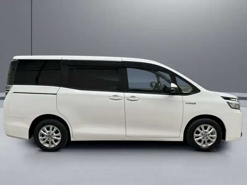 6 - TOYOTA Voxy 6 - TOYOTA Voxy