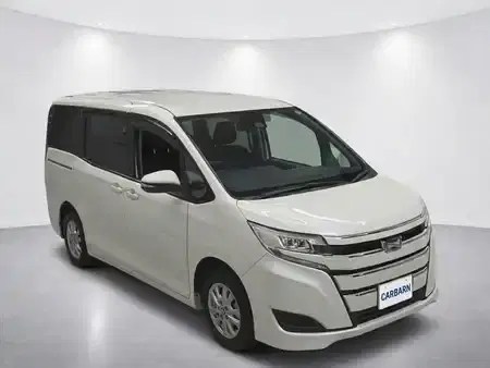 2020 Toyota Noah 27,000 km 2020 Toyota Noah 27,000 km
